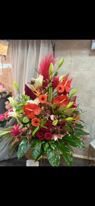 luxury hat box - This floral arrangement is made in a hat box, it certainly gives the wow factor! it contains flowers such as sun flowers, lilies, gerbera, anthurium, dried spear palms and gold foliage.