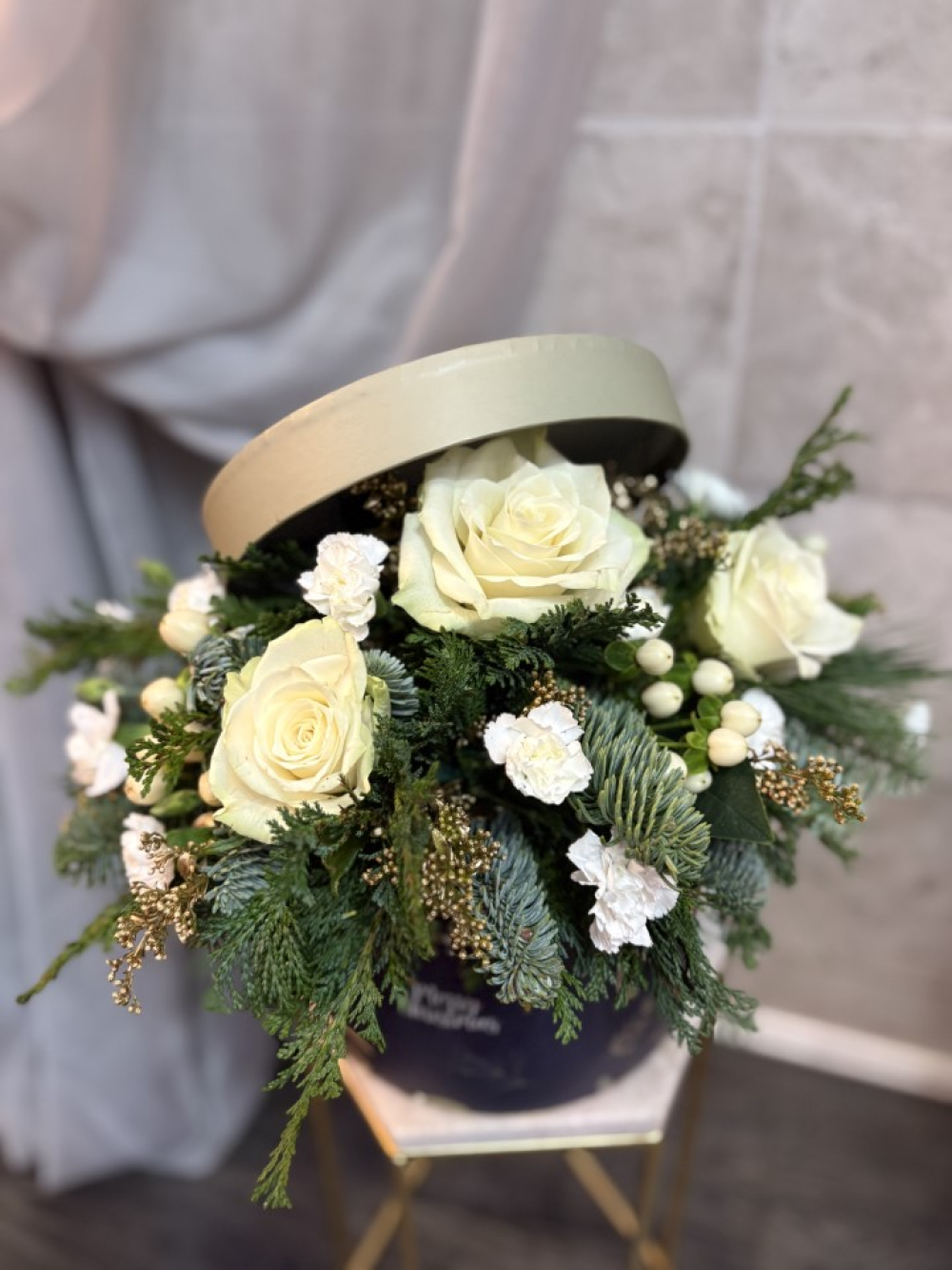 mistletoe hatbox